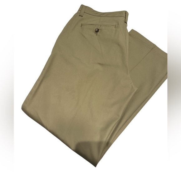 Men’s - Khaki Pants - 33x30 - Lee Relaxed Fit - Picture 3 of 6